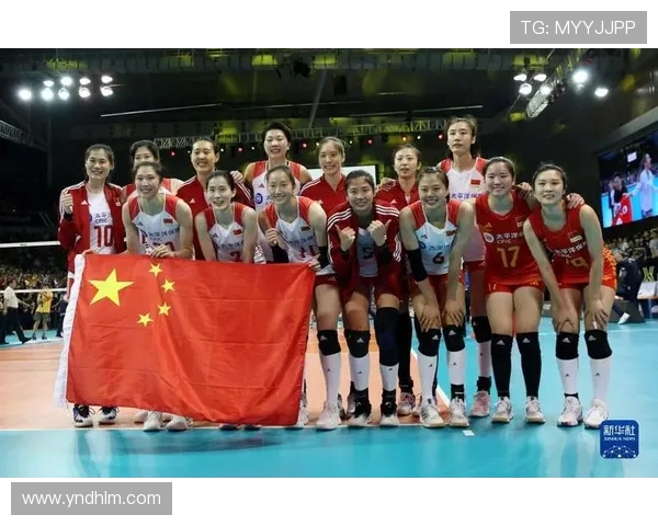 中国女排迎战塞尔维亚队全力争胜展现团队精神与竞技风采 中国女排迎战塞尔维亚队全力争胜展现团队精神与竞技风采